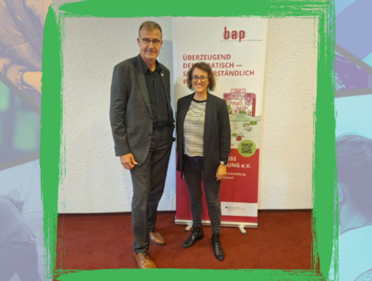 Der scheidende bap-Vorsitzende Wilfried Wienen (l.) übergibt das Amt an Andrea Rühmann (r.).