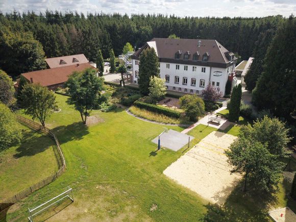 Das Jugendkloster in Ahmsen, zu dem auch einen Klosterlädchen gehört.